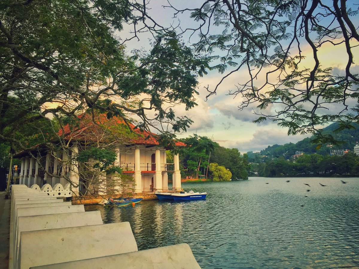 Kandy Lake and the Queen's Bath pavilion